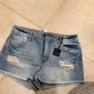 Forever 21 denim shorts. Short shorts size 25